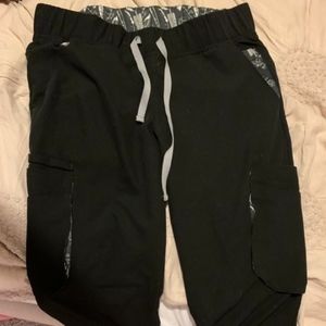 FIGS Women’s Black Tema - Wide Leg Cargo Scrub